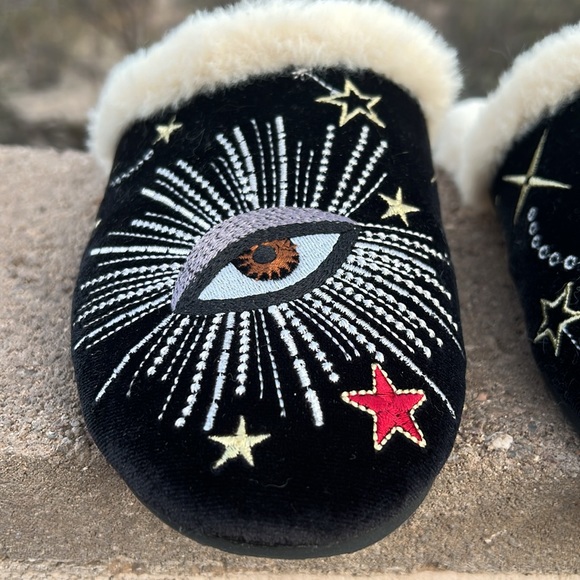 ⭐️🌙 Johnny Was Celestial Embroidered Boho Black Velvet Slippers 🌙⭐️ - Picture 13 of 16